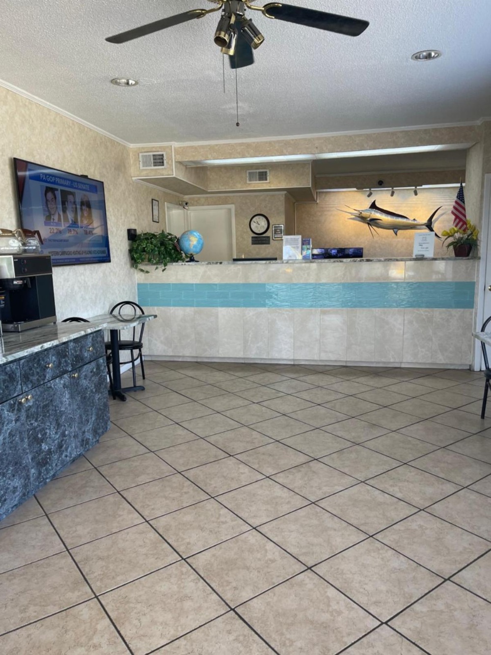 Hole Inn the Wall Hotel - Fort Walton Beach - Sunset Plaza - nearby Beaches & Hurlburt