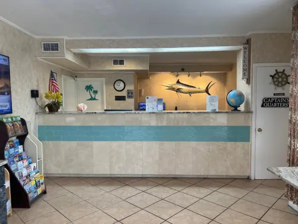 Hole Inn the Wall Hotel - Fort Walton Beach - Sunset Plaza - nearby Beaches & Hurlburt Main image