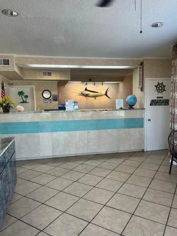 Hole Inn the Wall Hotel - Fort Walton Beach - Sunset Plaza - nearby Beaches & Hurlburt 4
