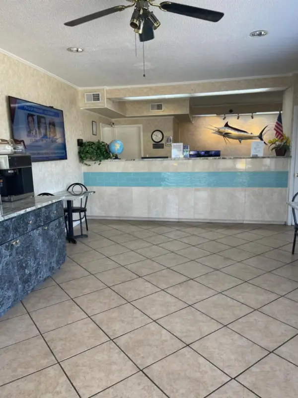 Hole Inn the Wall Hotel - Fort Walton Beach - Sunset Plaza - nearby Beaches & Hurlburt 5