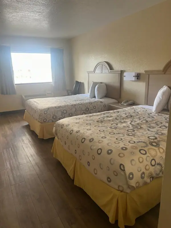 Hole Inn the Wall Hotel - Fort Walton Beach - Sunset Plaza - nearby Beaches & Hurlburt 6