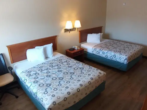 Hole Inn the Wall Hotel - Fort Walton Beach - Sunset Plaza - nearby Beaches & Hurlburt 7