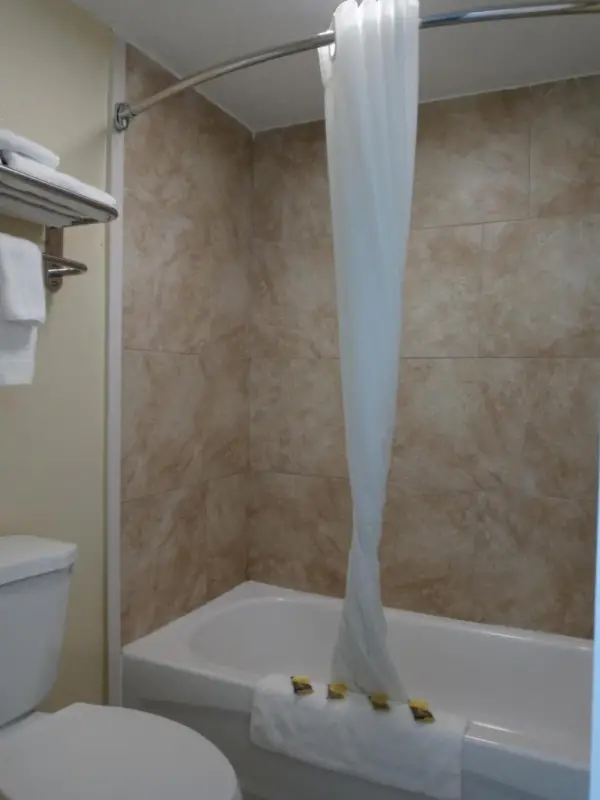 Hole Inn the Wall Hotel - Fort Walton Beach - Sunset Plaza - nearby Beaches & Hurlburt 9